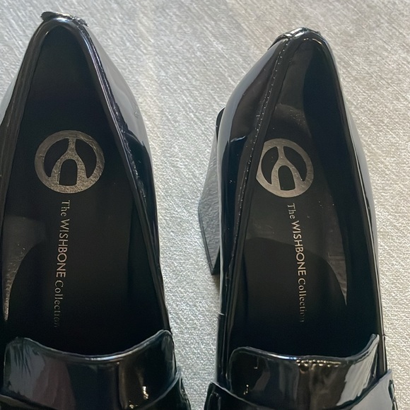 Patent Leather Shoe - Picture 2 of 8